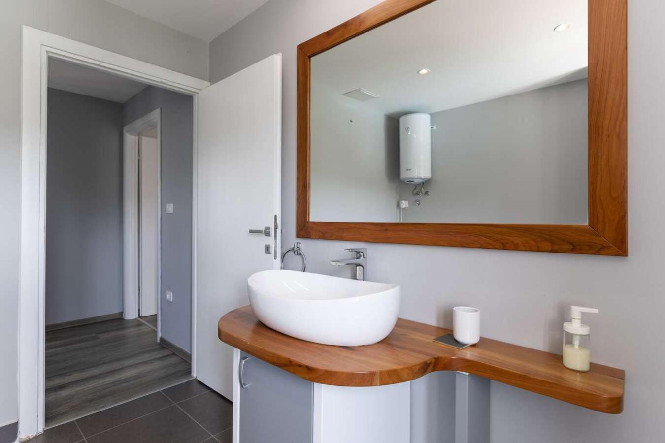 Villa Viscum In Central Istria For 8 Persons With Large Garden - Pet Friendly 파진 외부 사진