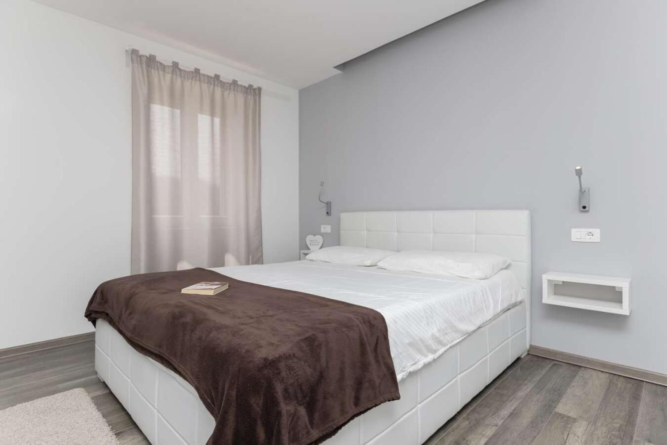 Villa Viscum In Central Istria For 8 Persons With Large Garden - Pet Friendly 파진 외부 사진