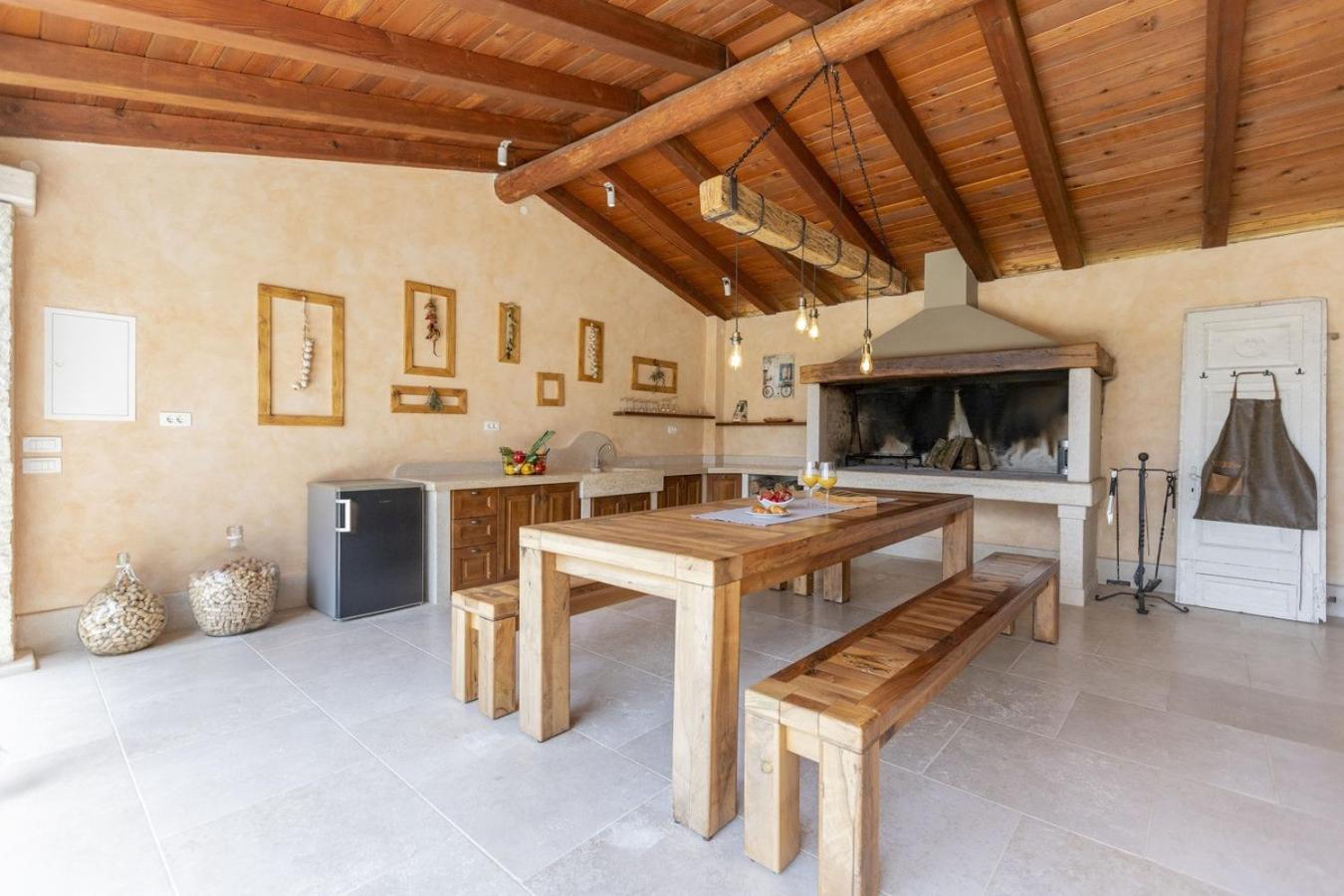 Villa Viscum In Central Istria For 8 Persons With Large Garden - Pet Friendly 파진 외부 사진