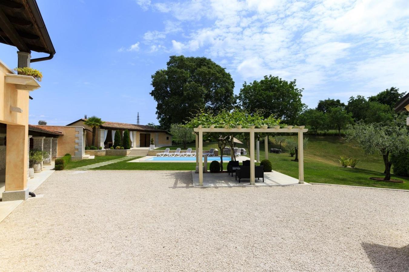 Villa Viscum In Central Istria For 8 Persons With Large Garden - Pet Friendly 파진 외부 사진
