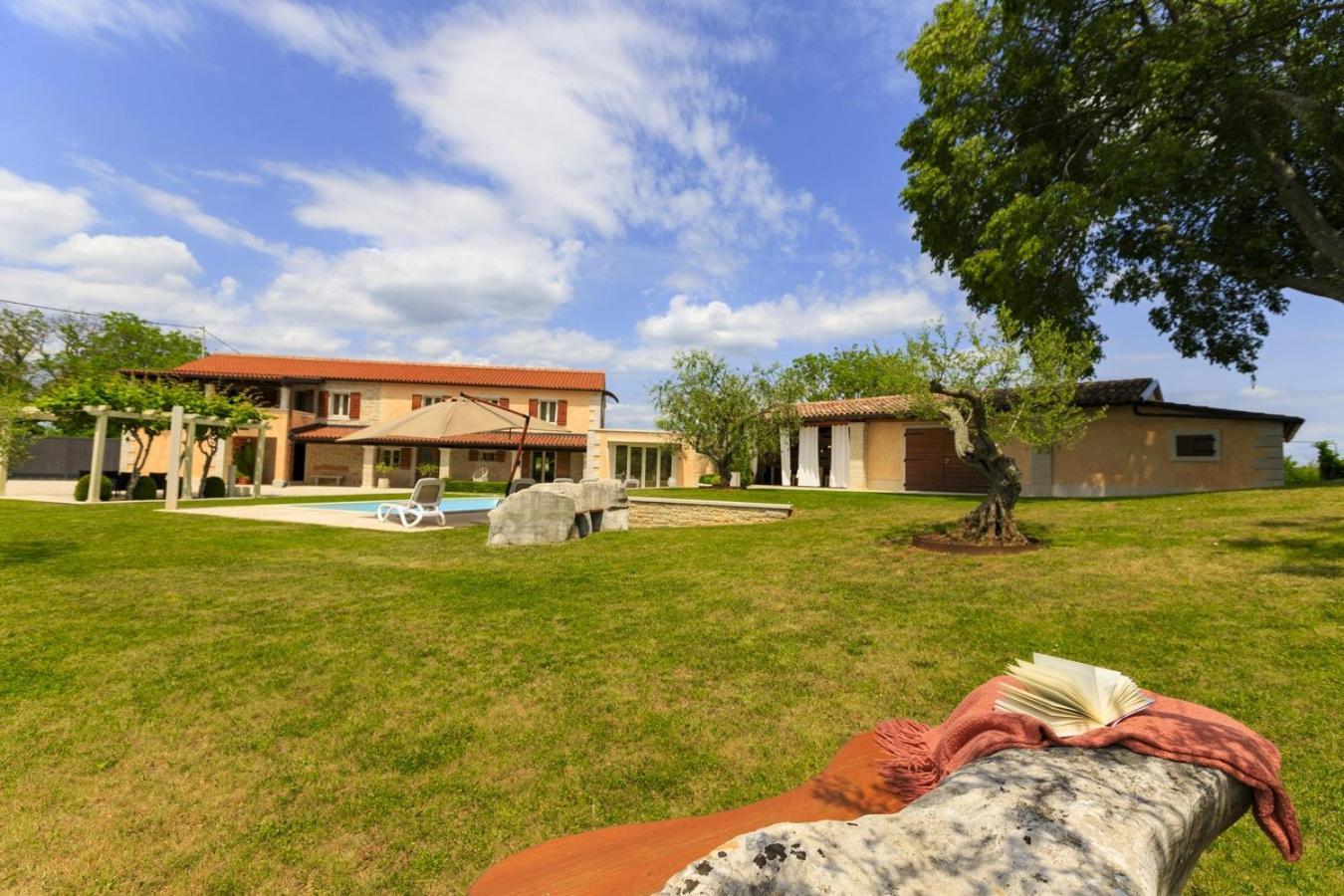 Villa Viscum In Central Istria For 8 Persons With Large Garden - Pet Friendly 파진 외부 사진