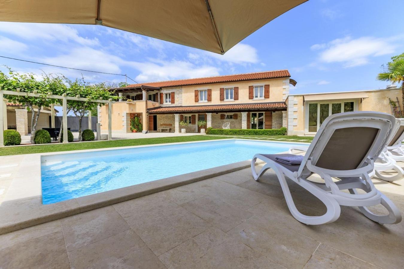 Villa Viscum In Central Istria For 8 Persons With Large Garden - Pet Friendly 파진 외부 사진