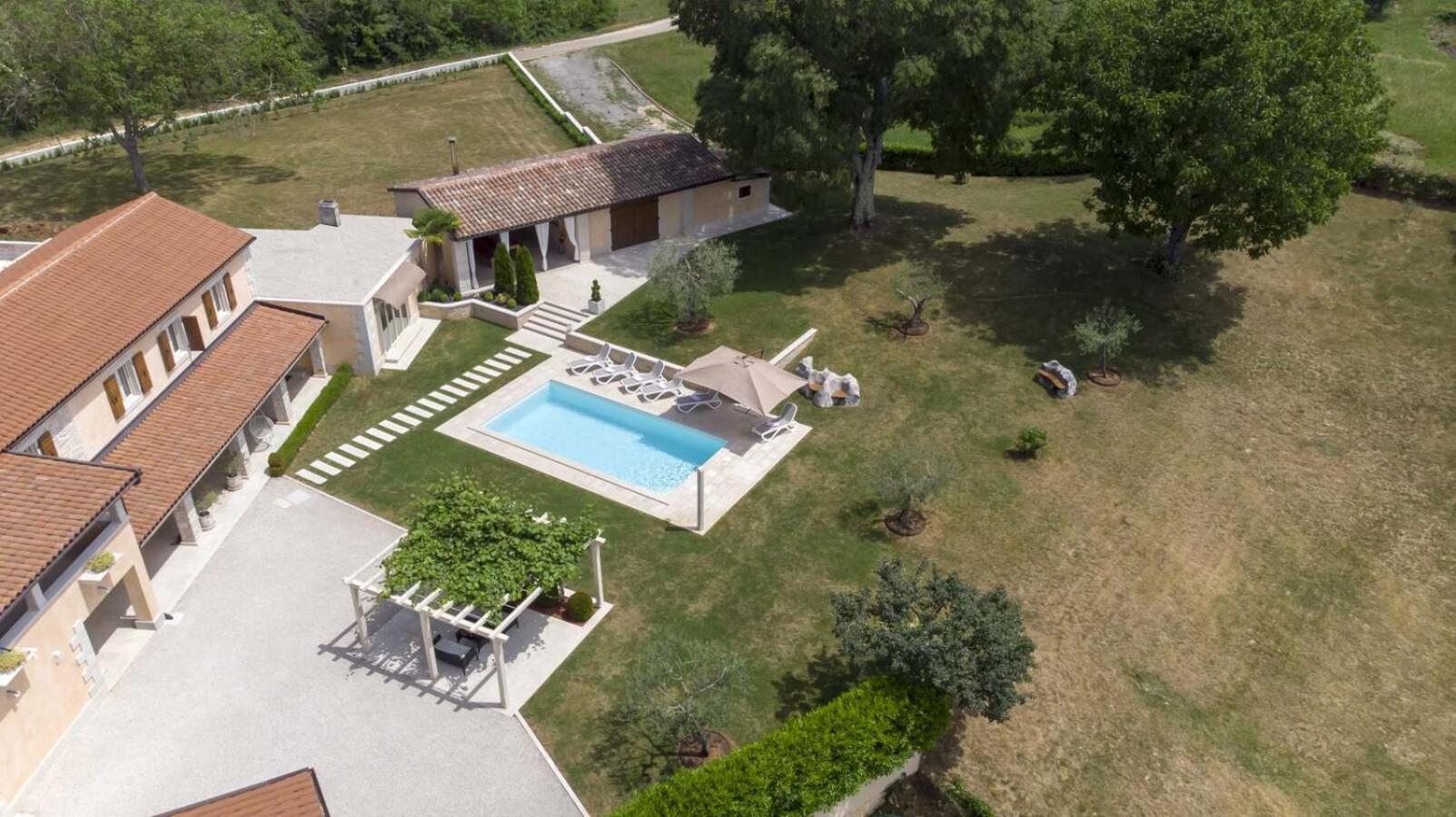 Villa Viscum In Central Istria For 8 Persons With Large Garden - Pet Friendly 파진 외부 사진