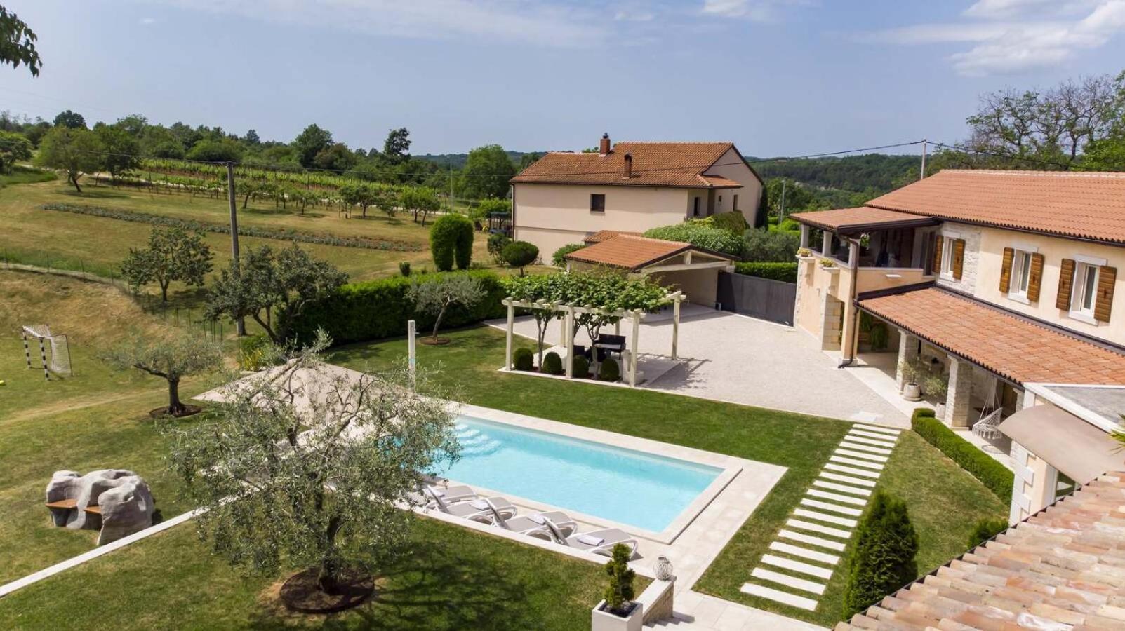Villa Viscum In Central Istria For 8 Persons With Large Garden - Pet Friendly 파진 외부 사진