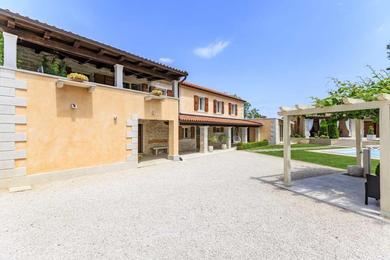 Villa Viscum In Central Istria For 8 Persons With Large Garden - Pet Friendly 파진 외부 사진