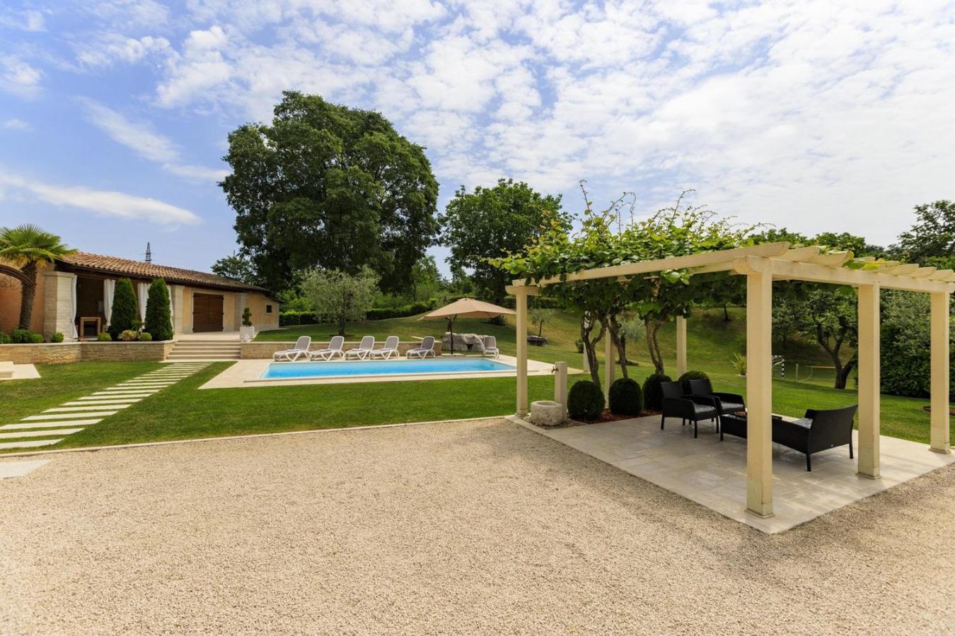 Villa Viscum In Central Istria For 8 Persons With Large Garden - Pet Friendly 파진 외부 사진