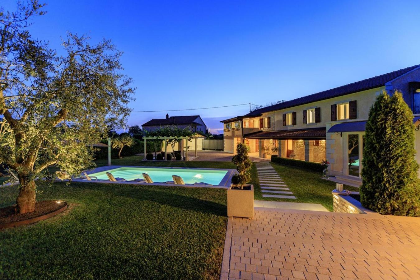 Villa Viscum In Central Istria For 8 Persons With Large Garden - Pet Friendly 파진 외부 사진