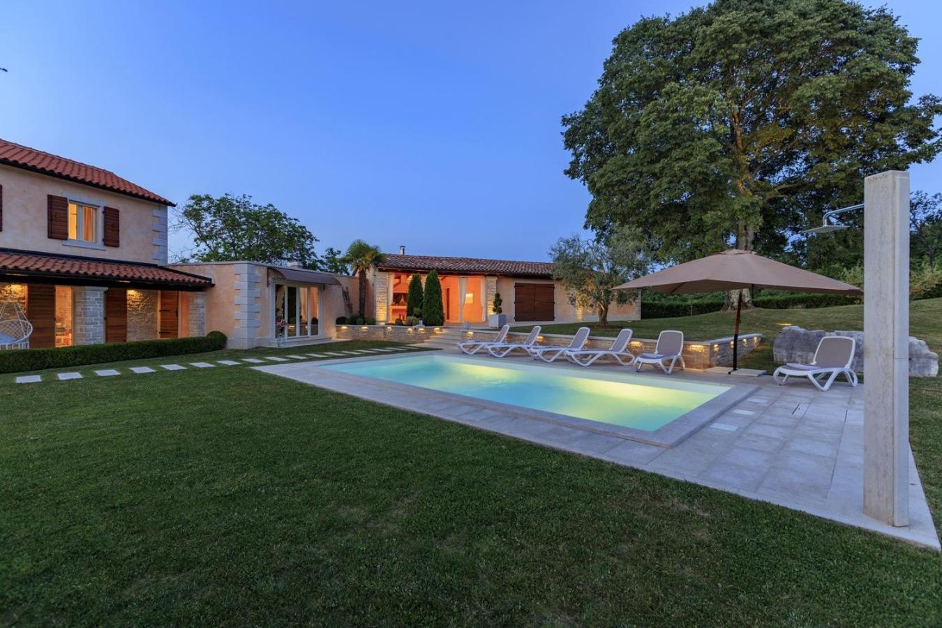 Villa Viscum In Central Istria For 8 Persons With Large Garden - Pet Friendly 파진 외부 사진