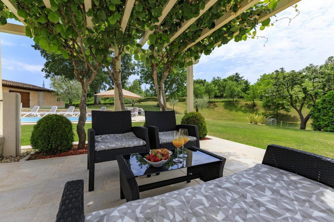 Villa Viscum In Central Istria For 8 Persons With Large Garden - Pet Friendly 파진 외부 사진