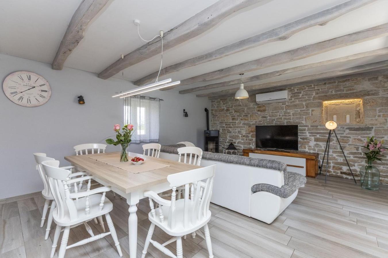 Villa Viscum In Central Istria For 8 Persons With Large Garden - Pet Friendly 파진 외부 사진