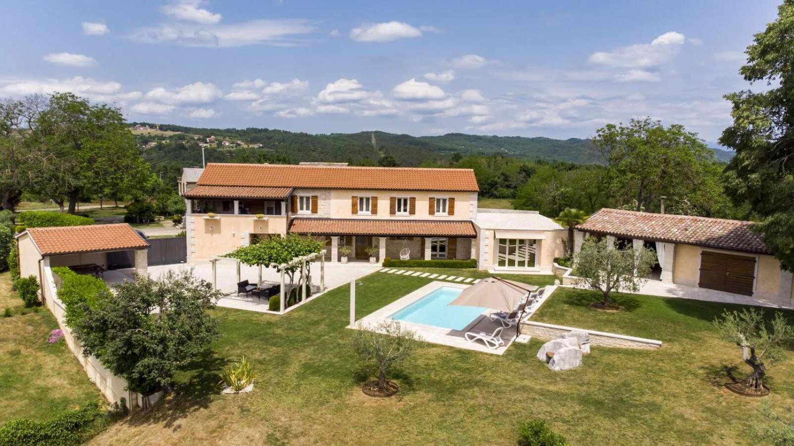 Villa Viscum In Central Istria For 8 Persons With Large Garden - Pet Friendly 파진 외부 사진