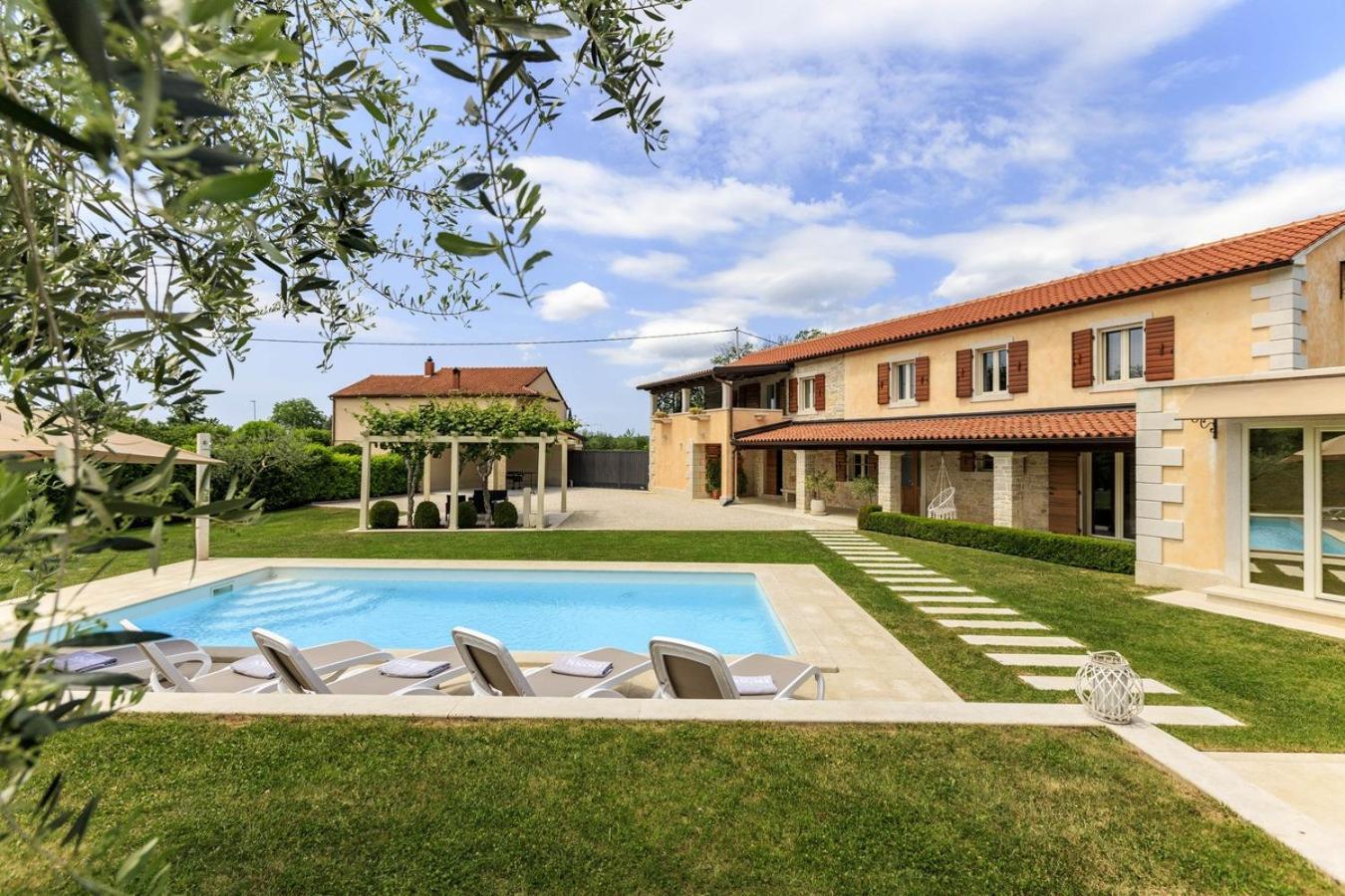 Villa Viscum In Central Istria For 8 Persons With Large Garden - Pet Friendly 파진 외부 사진